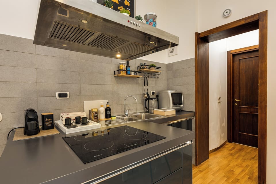 Family Apartment, City View | Private kitchen | Electric kettle