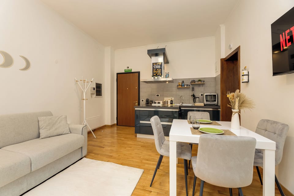 Family Apartment, City View | Private kitchen | Electric kettle