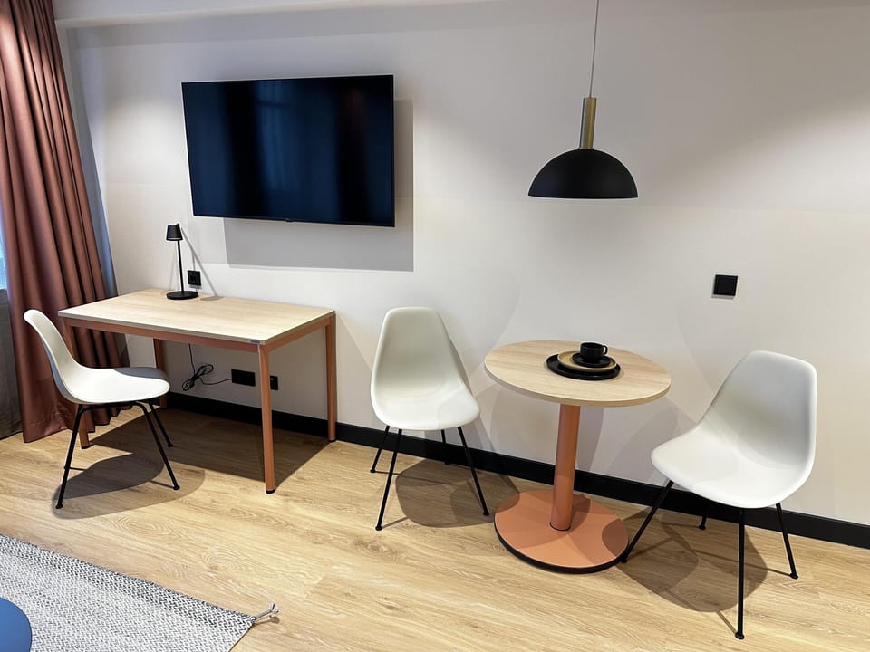Medium Apartment, 1 Queen Bed, Kitchen (Full Kitchen) | Soundproofing, free WiFi, bed sheets
