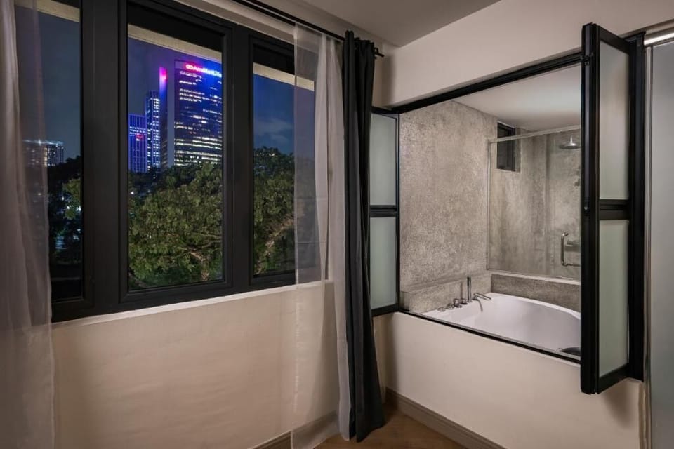 Luxury Suite | Bathroom | Slippers, bidet