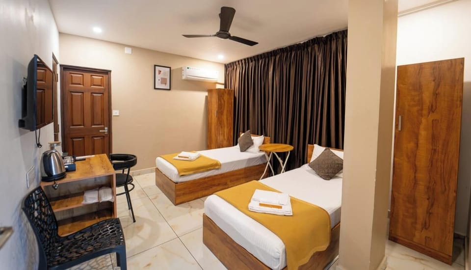 Elite Double Room | Desk, free WiFi, bed sheets