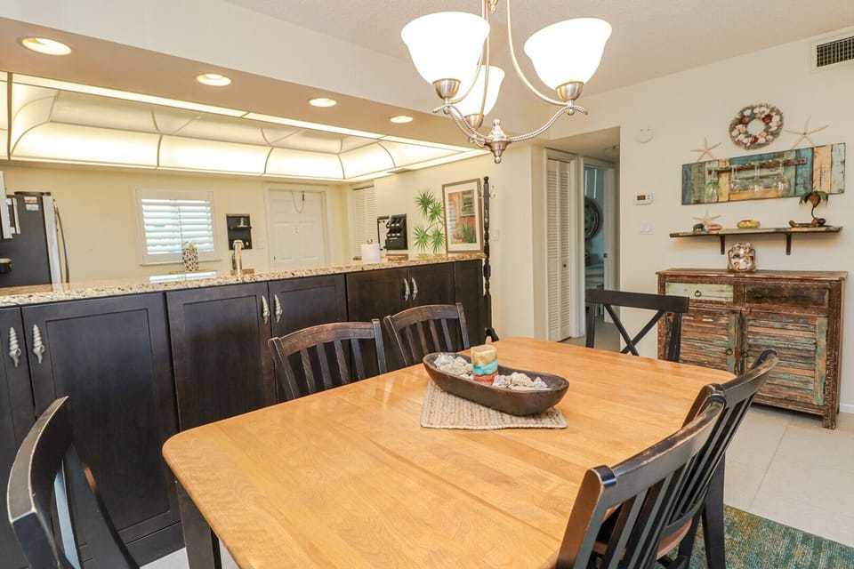 St. Augustine Beach Rentals Dining Room