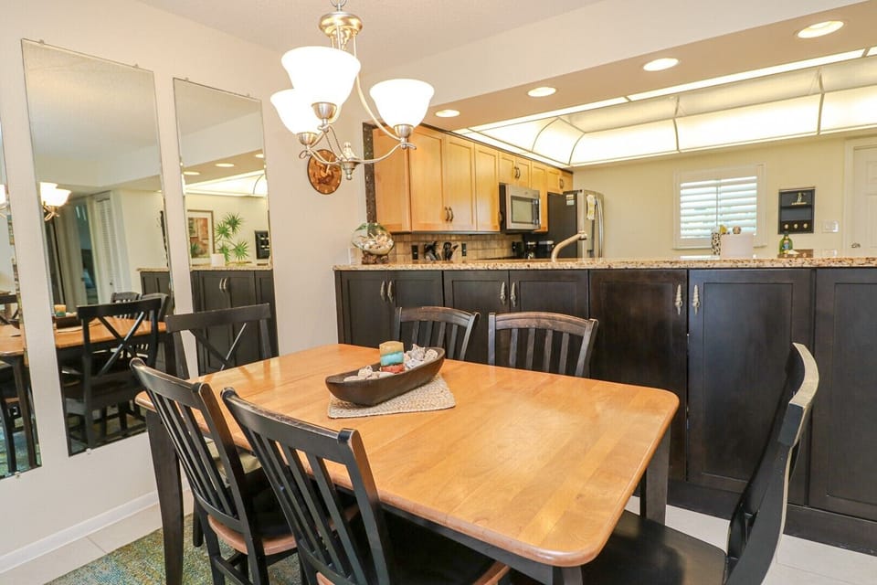 St. Augustine Beach Rentals Dining Room