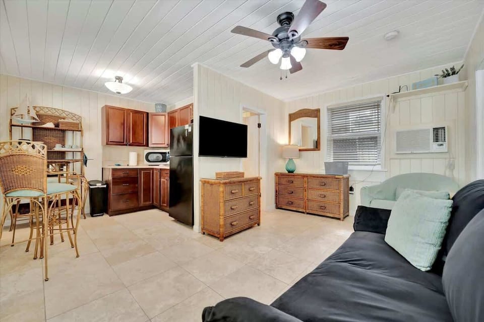 Relax, dine, and live comfortably in this versatile layout