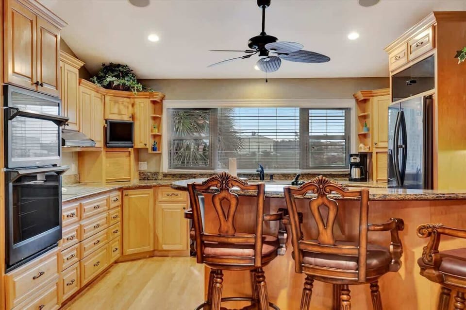 Start your day right! Coffee ready, views from the window, and a comfy breakfast bar