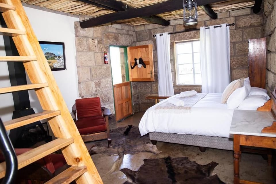 8 bedrooms, in-room safe