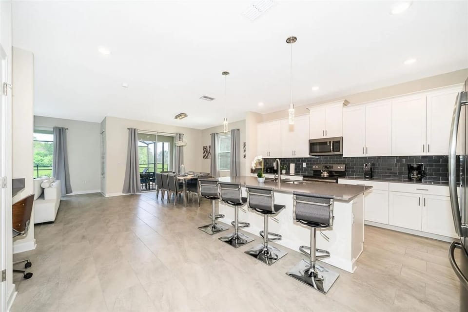 House | 6 bedrooms, desk, high-speed internet