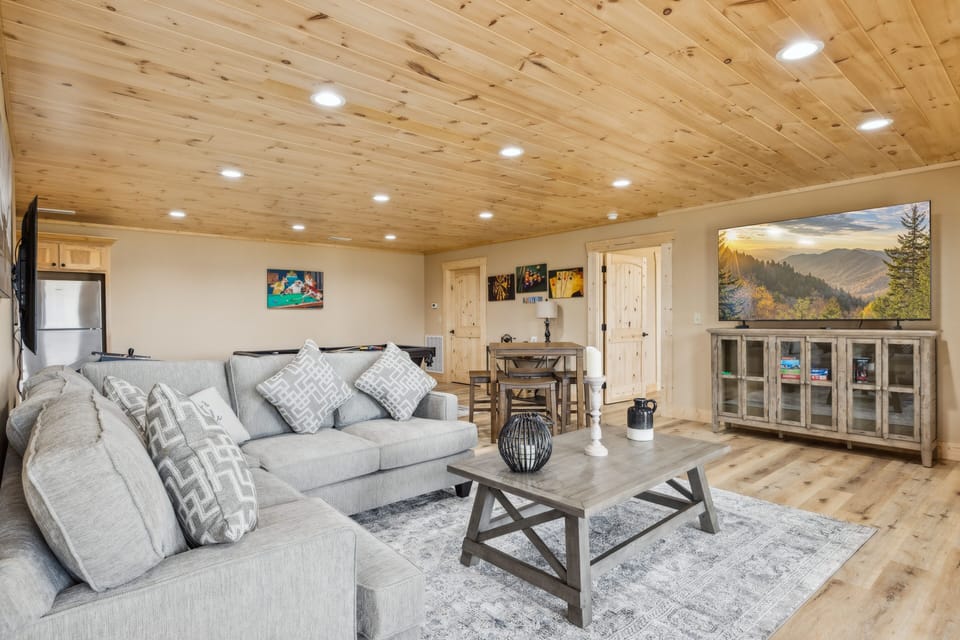 Cabin, 4 Bedrooms | Living area | Smart TV