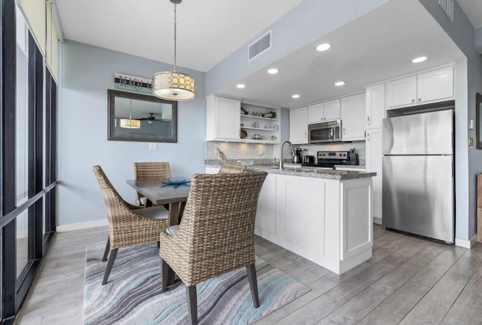 Dining/Kitchen