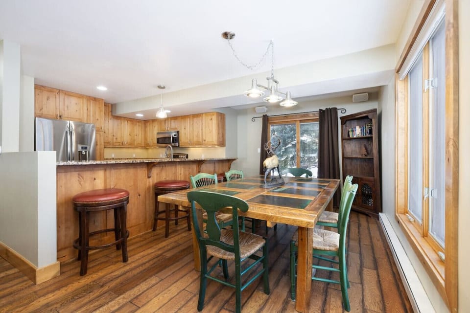 Dining Table that seats up to 6