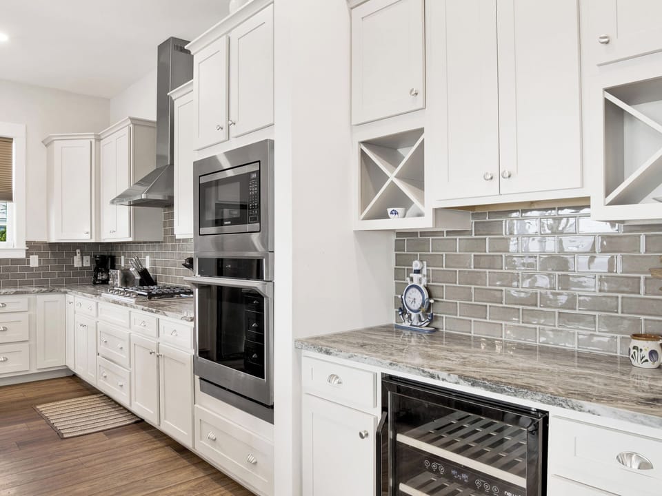 Kitchen - Main Floor