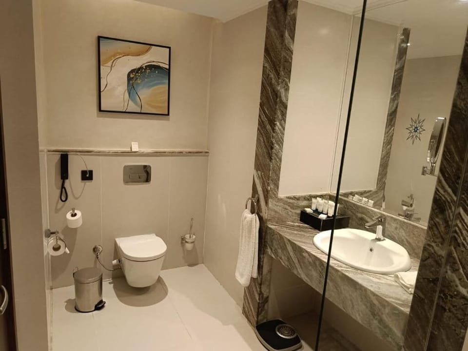 Combined shower/tub, hair dryer, slippers, towels