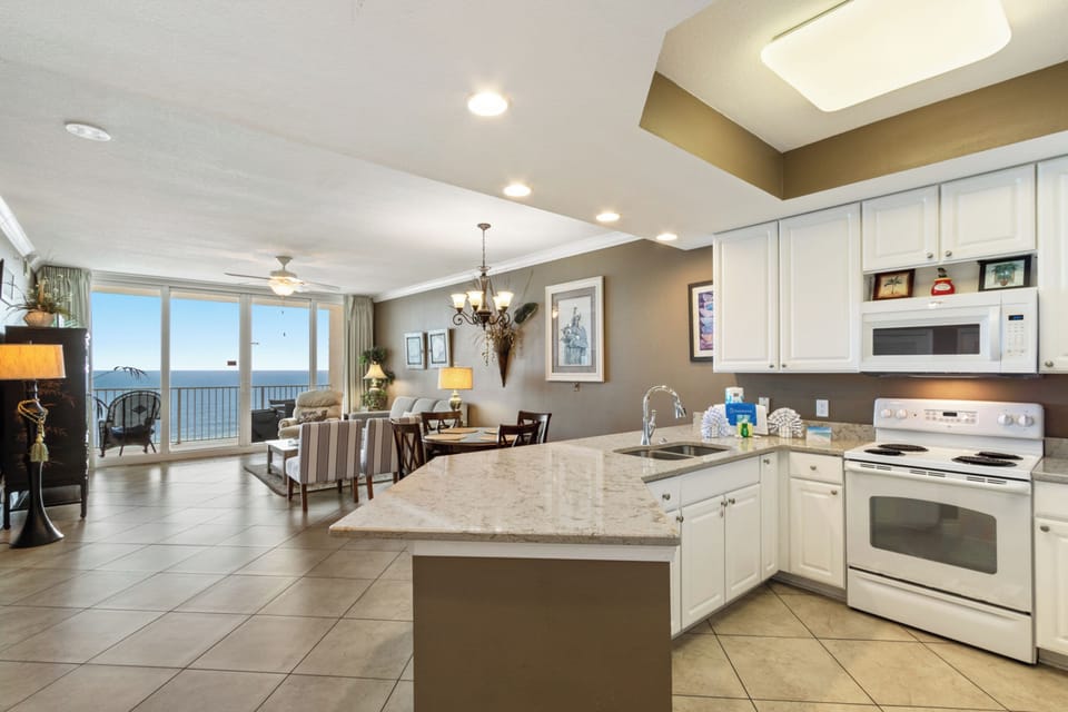 Deluxe Condo, 2 Bedrooms, Balcony, Beach View | Private kitchen | Fridge, microwave, oven, stovetop
