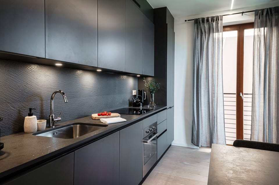 Apartment, Lake View | Private kitchen | Full-size fridge, oven, stovetop, dishwasher