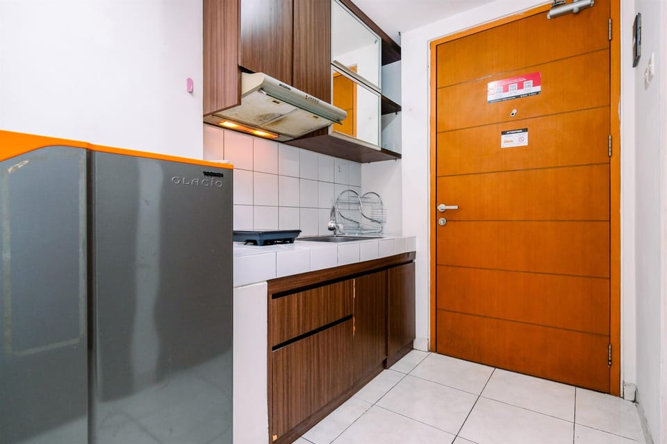 Apartment | Private kitchenette | Stovetop, cookware/dishes/utensils