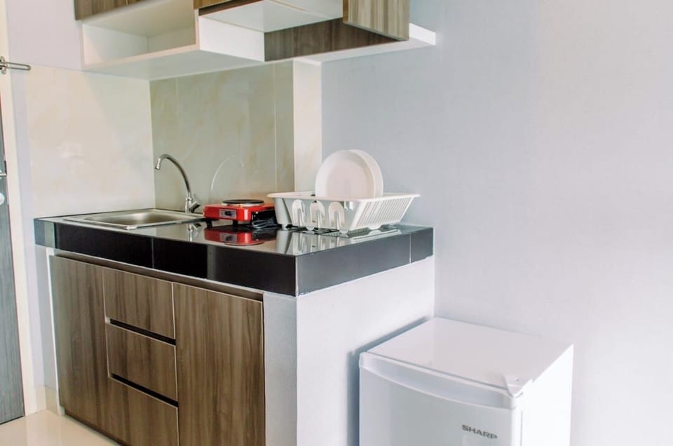 Apartment | Private kitchenette | Fridge, stovetop, rice cooker, cookware/dishes/utensils