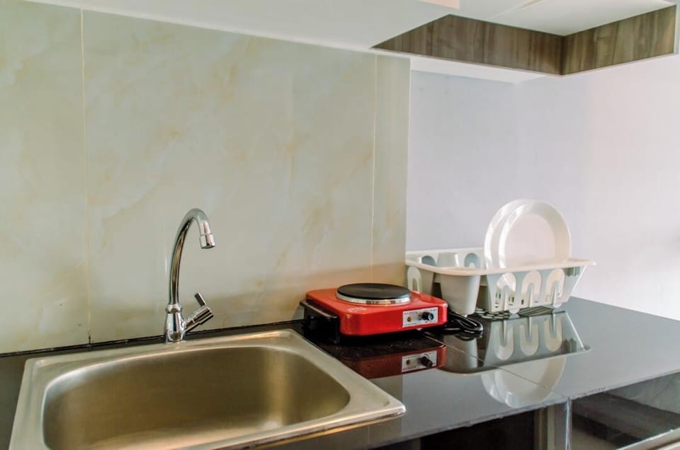 Apartment | Private kitchenette | Fridge, stovetop, rice cooker, cookware/dishes/utensils