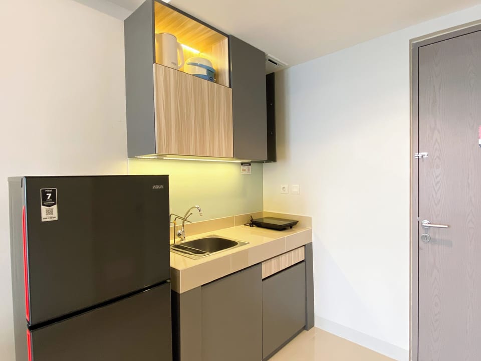 Apartment | Private kitchenette | Fridge, stovetop, rice cooker, cookware/dishes/utensils