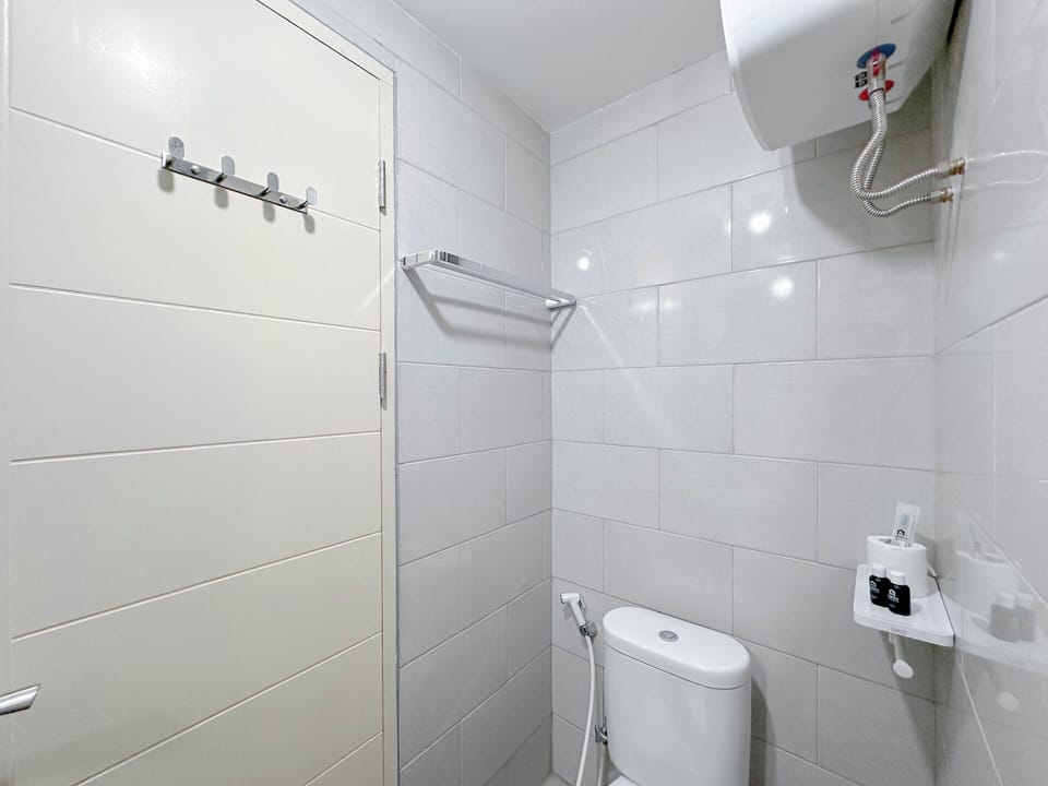 Standard Apartment | Bathroom