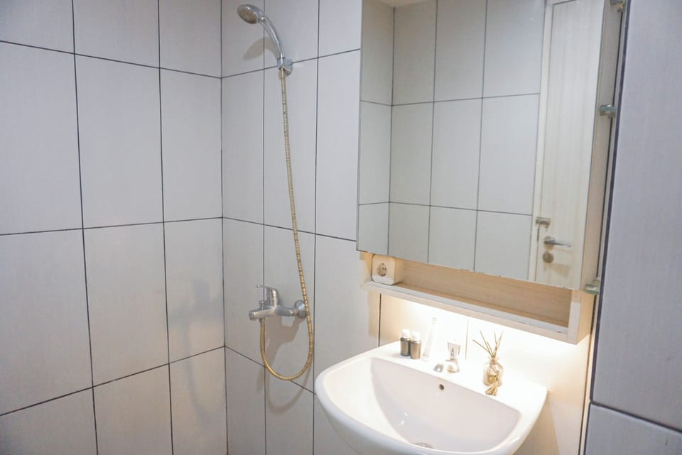 Comfy And Modern 2Br Grand Kamala Lagoon Apartment Apartment in West Java