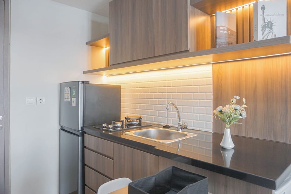 Apartment | Private kitchen | Fridge, stovetop, rice cooker, dining tables