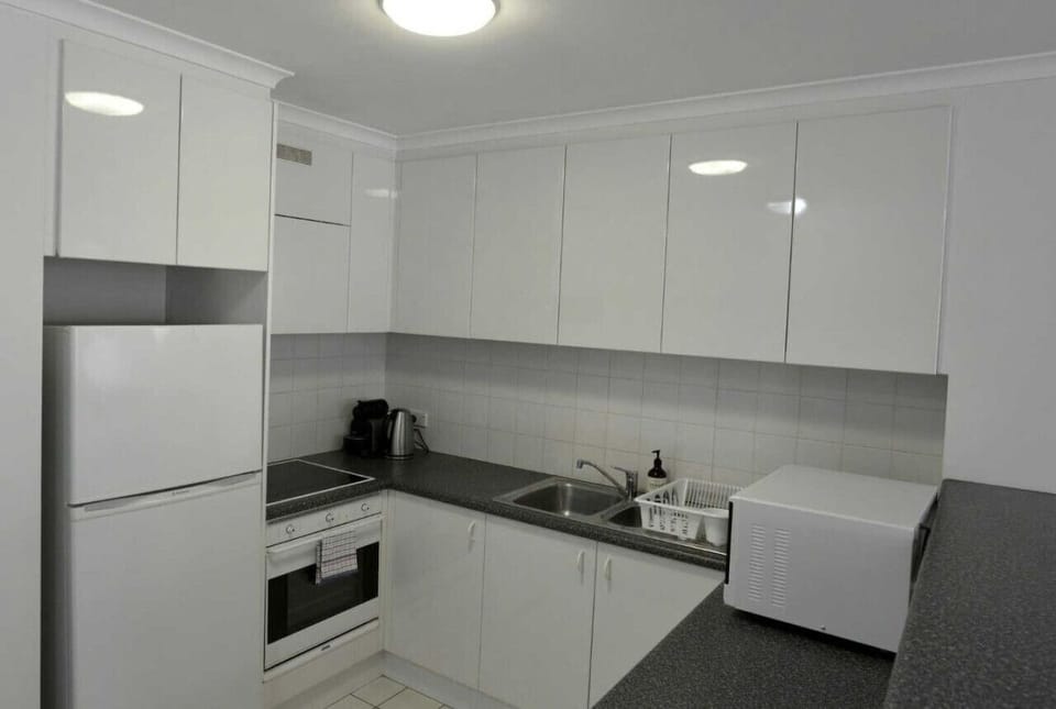 The cosy kitchen offers a contemporary design that combines comfort with modern amenities.