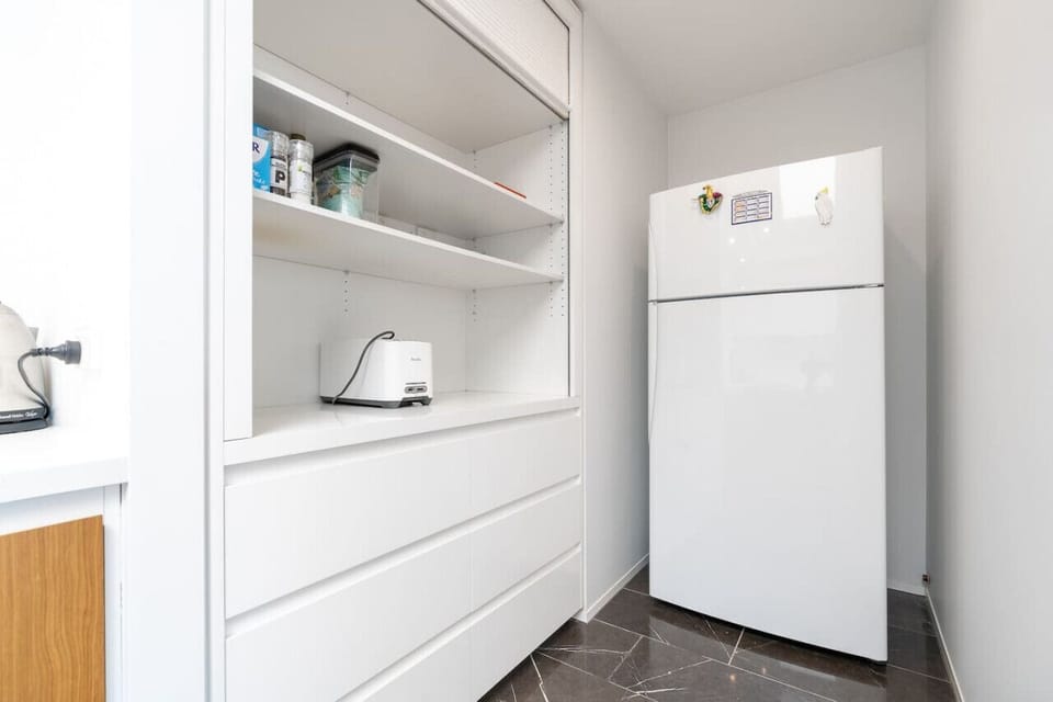 Discover the elegance of our butler`s pantry, designed for extra storage and convenience. It’s the perfect space for organising kitchen essentials and keeping your main kitchen clutter-free.
