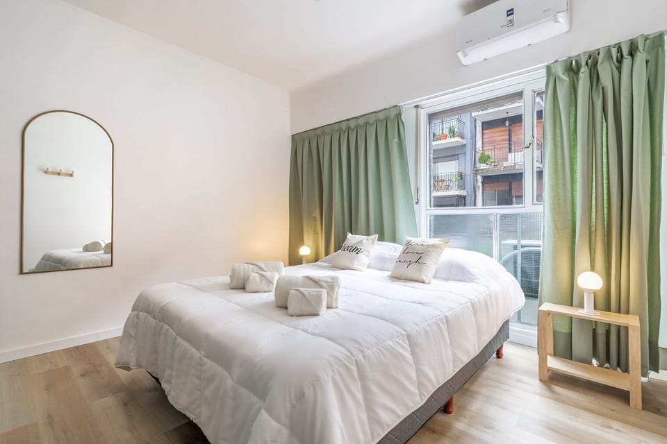 Bed,Bedroom