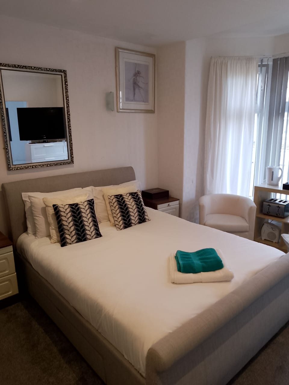 Triple Room | Iron/ironing board, free WiFi