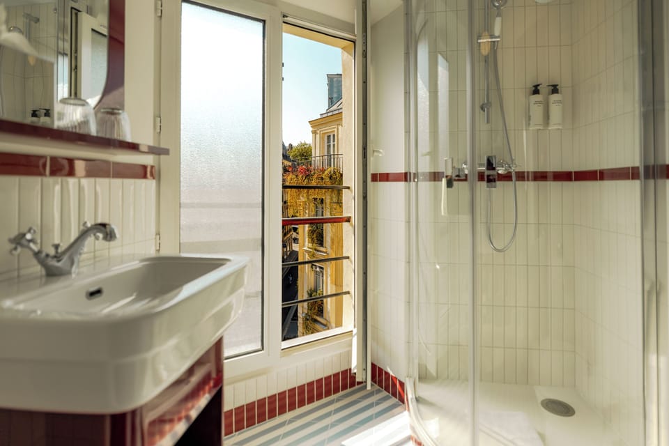 Classic Room | Bathroom | Free toiletries, hair dryer, slippers, towels