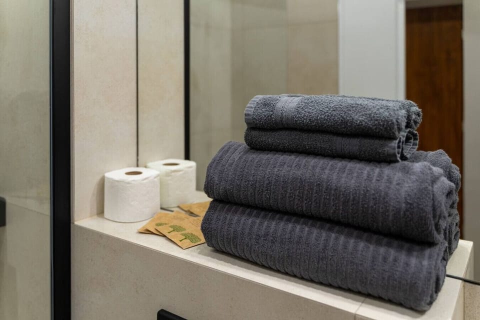 Fully Equipped Bathroom with Essentials for Your Convenience | Book Now with RENTUJEMY.COM
