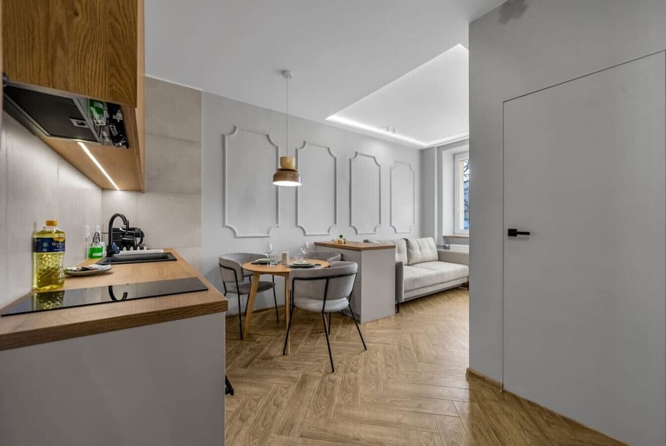 Fully equipped kitchen with Dining Area | Book Now with RENTUJEMY.COM