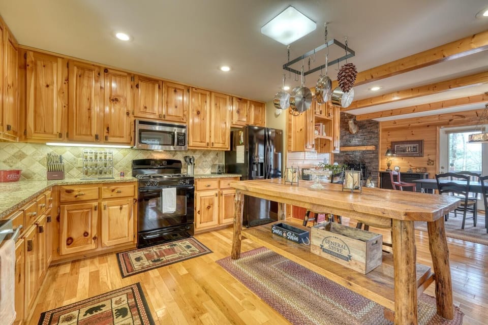 "The kitchen is huge! We loved the large table island in the middle of it"-Joel