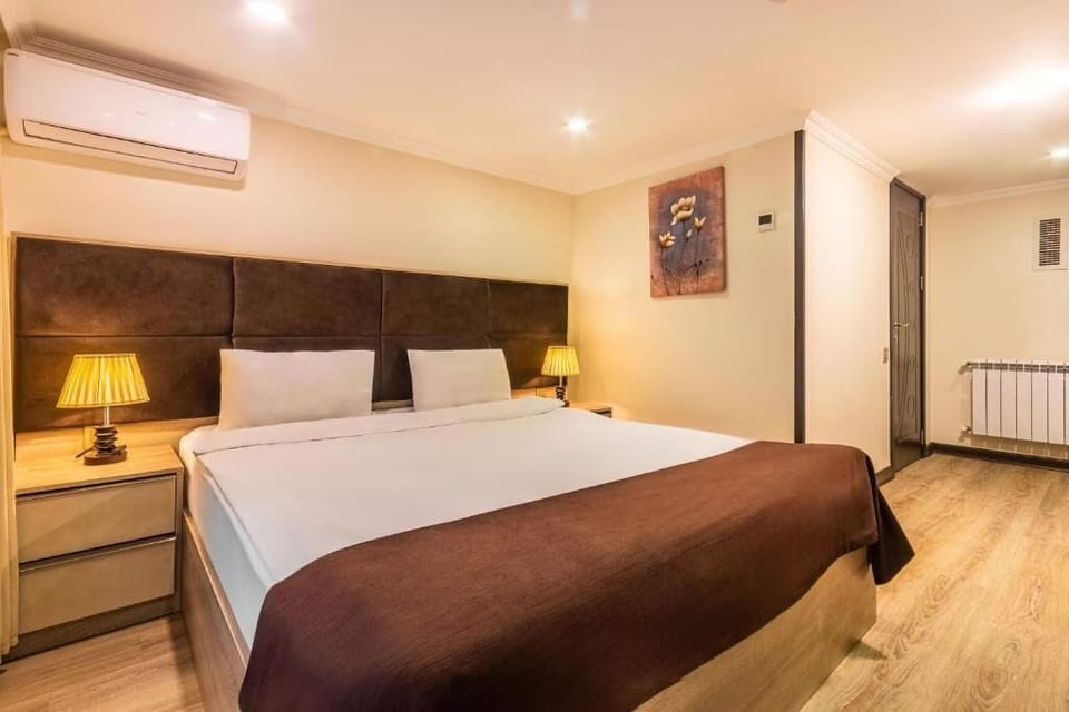 Standard Room, City View | Egyptian cotton sheets, premium bedding, minibar, in-room safe