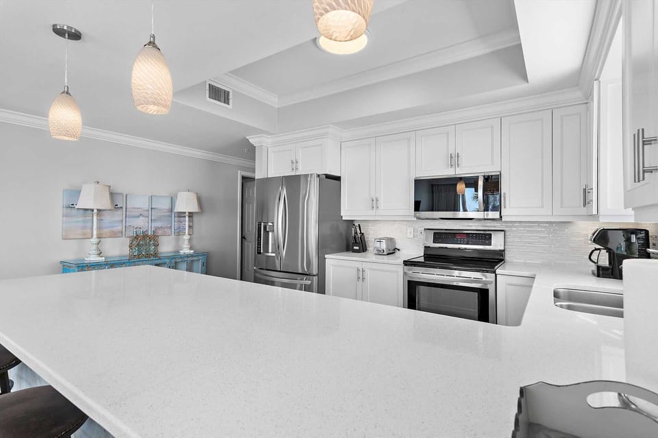 Fully equipped kitchen-perfect for home-cooked beach meals