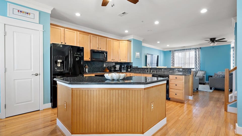 Spacious Modern Kitchen