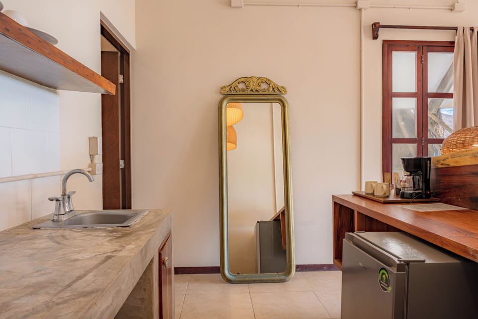 Deluxe King Ocean View with Jacuzzi | Free WiFi, bed sheets