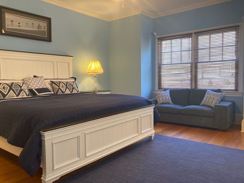 BEDROOM 1, ONE KING SIZE BED ON FIRST FLOOR