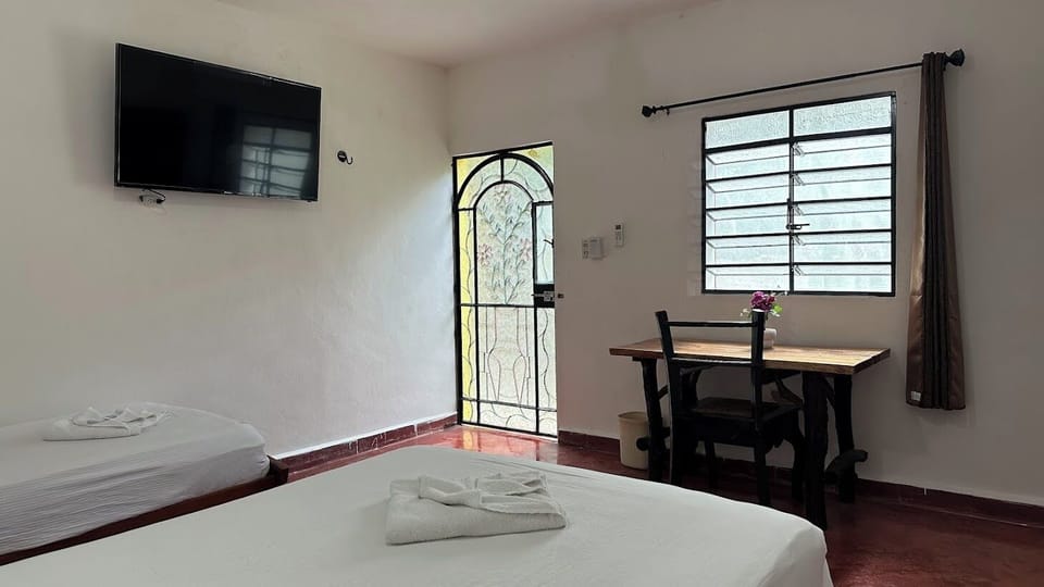 Basic Triple Room | Desk, free WiFi, bed sheets