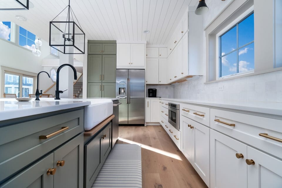 Chefs kitchen with island