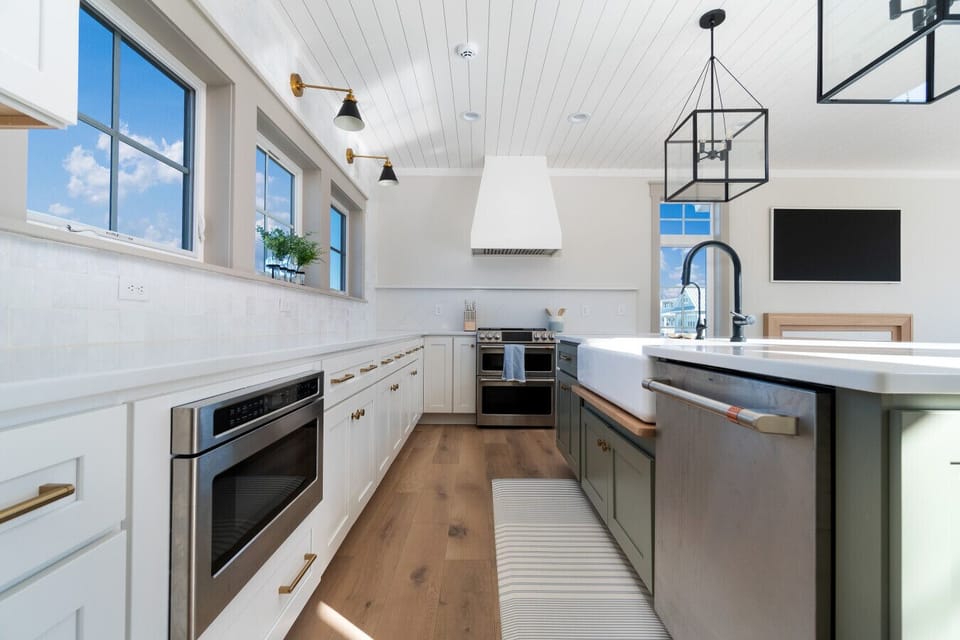 Chefs kitchen with island