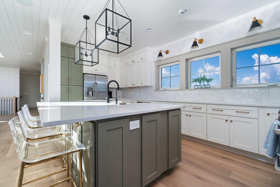 Chefs kitchen with island