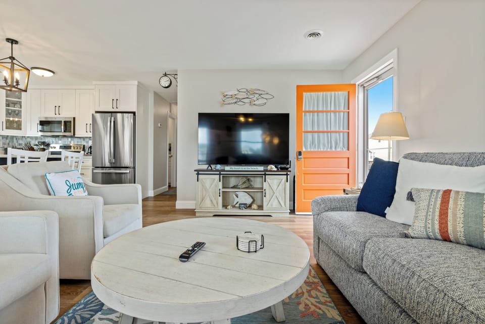 KDH261: Happy Hour | Living Area - Deck Access