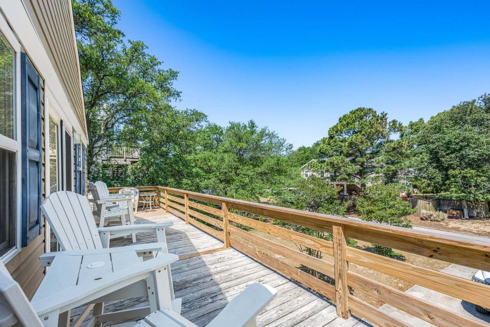 Sit out on the Furnished Sun Deck to relax with the fresh, ocean breeze.