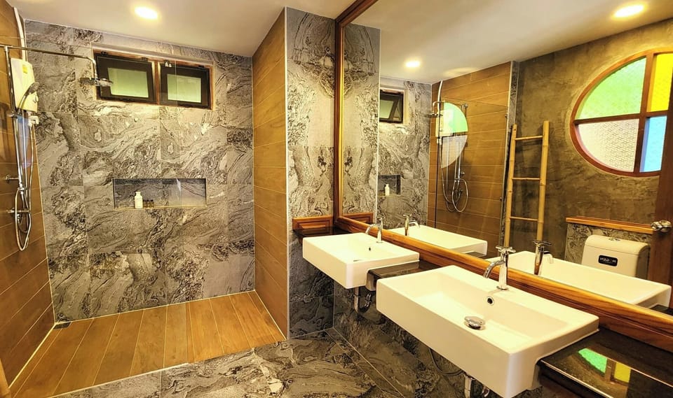 Luxury Penthouse, Garden View | Free WiFi