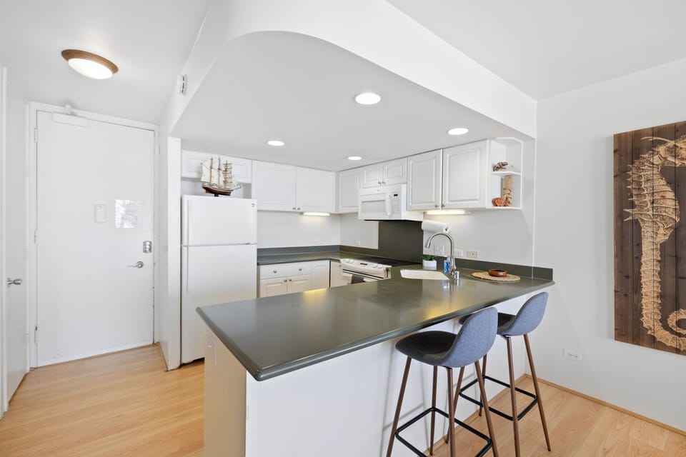 Apartment, 1 Queen Bed with Sofa bed, Kitchen, Ocean View | Private kitchen | Microwave, oven, stovetop, dishwasher
