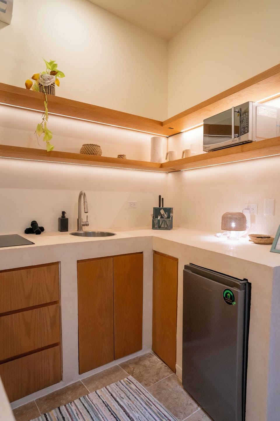 Junior Suite, Garden View | Private kitchen | Mini-fridge, microwave, stovetop, cookware/dishes/utensils