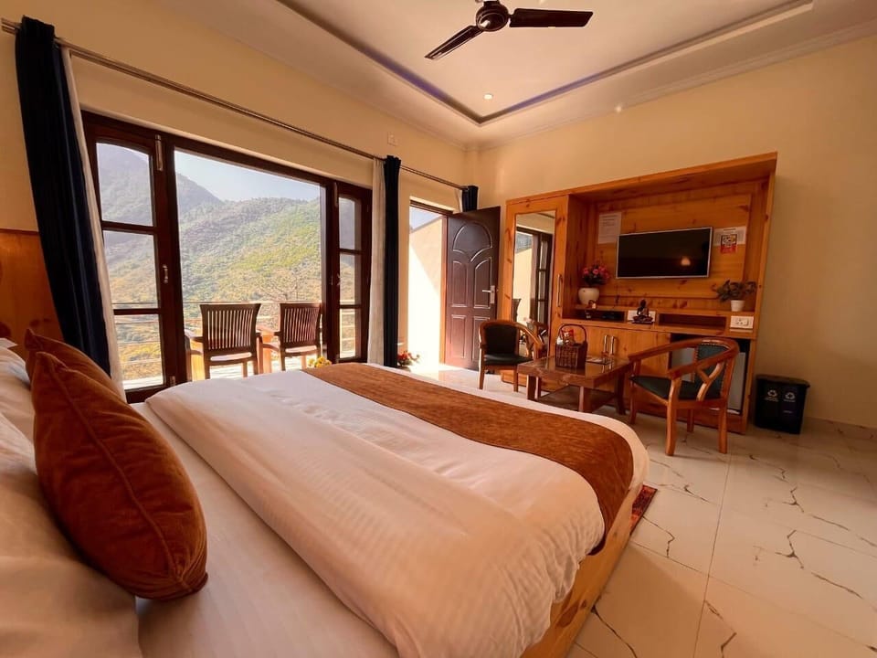 Deluxe Double Room, Balcony, Valley View | In-room safe, free WiFi