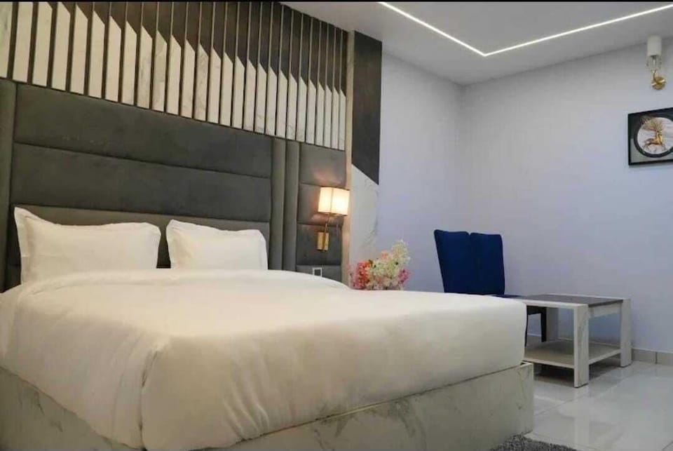 Executive Double Room, Hill View | Egyptian cotton sheets, premium bedding, down comforters
