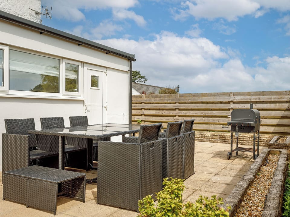 Sitting-out-area | The Farmhouse, St Austell